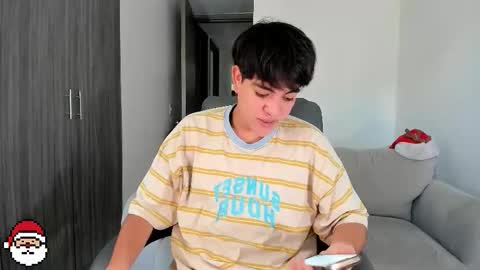 Snapshot of jaythomax chatting on 12-21-25, 09:55 jaythomax online show from 12-21-25, 09:55