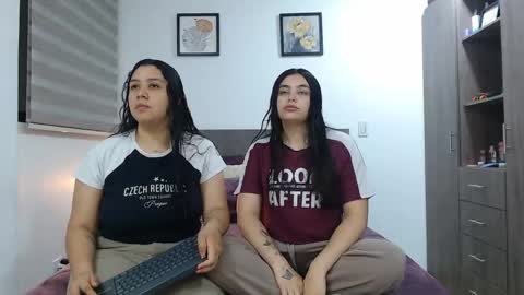Jazmin and Scarlett online show from 05-06-26, 03:46