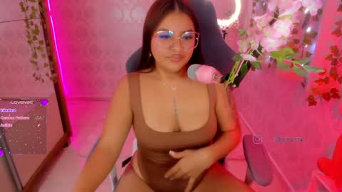 Snapshot of jazmineferrari1 chatting on 02-07-25, 11:01 Jazmine online show from 02-07-25, 11:01