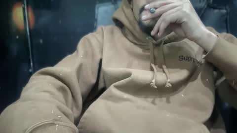 Snapshot of jbloxs chatting on 10-25-25, 03:03 Royal Family online show from 10-25-25, 03:03