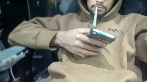 Snapshot of jbloxs chatting on 10-26-25, 03:12 Royal Family online show from 10-26-25, 03:12