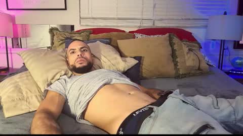 Snapshot of jcmax305 chatting on 11-17-25, 11:32 JcMax305 online show from 11-17-25, 11:32