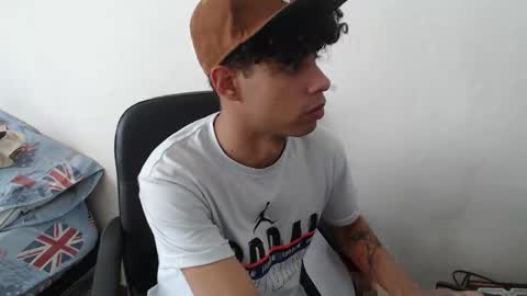 Snapshot of jeampier_sexy chatting on 09-14-25, 09:58 jeampier_sexy online show from 09-14-25, 09:58