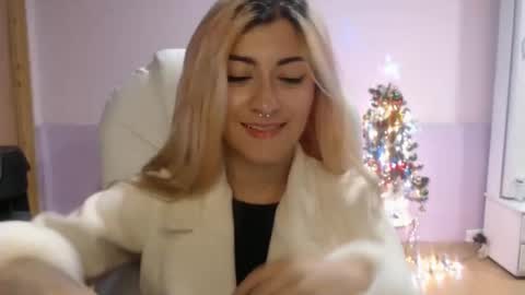 Snapshot of jean_monroe chatting on 12-02-24, 01:47 Jean online show from 12-02-24, 01:47