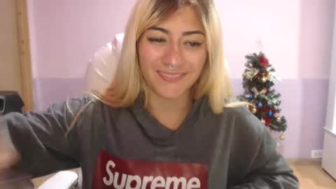 Snapshot of jean_monroe chatting on 02-12-25, 01:41 Jean online show from 02-12-25, 01:41