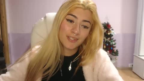 Snapshot of jean_monroe chatting on 03-02-25, 11:20 Jean online show from 03-02-25, 11:20