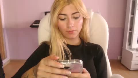 Snapshot of jean_monroe chatting on 03-05-25, 04:57 Jean online show from 03-05-25, 04:57