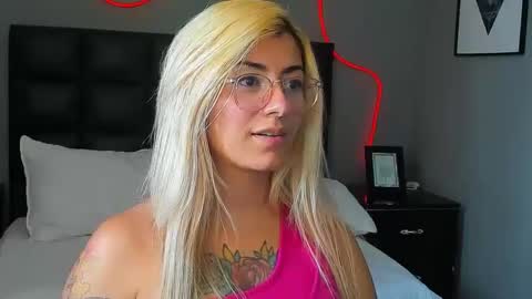 Snapshot of jean_monroe chatting on 09-09-25, 04:28 Jean online show from 09-09-25, 04:28