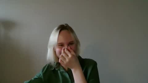 Snapshot of jeanettdirollo chatting on 10-14-25, 04:57 Hi Im Stella online show from 10-14-25, 04:57