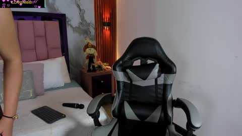 Snapshot of jeen_taylor chatting on 10-04-25, 08:40 Jeen Taylor online show from 10-04-25, 08:40