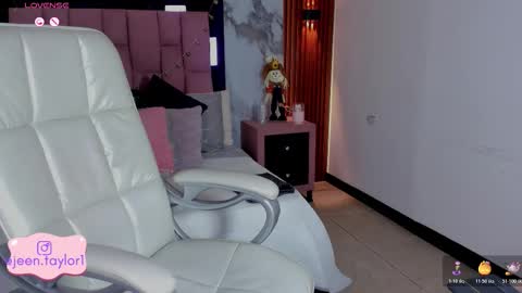 Snapshot of jeen_taylor chatting on 10-29-25, 09:38 Jeen Taylor online show from 10-29-25, 09:38