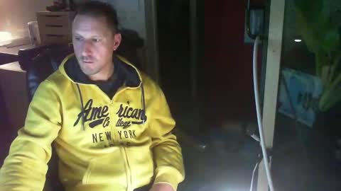 Snapshot of jef74700 chatting on 12-20-24, 04:09 Jrme online show from 12-20-24, 04:09