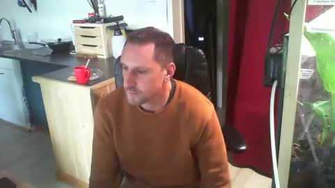 Snapshot of jef74700 chatting on 12-30-24, 09:27 Jrme online show from 12-30-24, 09:27