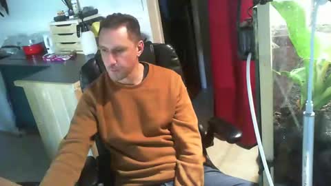 Snapshot of jef74700 chatting on 01-01-25, 09:49 Jrme online show from 01-01-25, 09:49