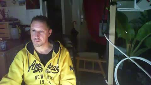 Snapshot of jef74700 chatting on 01-08-25, 03:51 Jrme online show from 01-08-25, 03:51