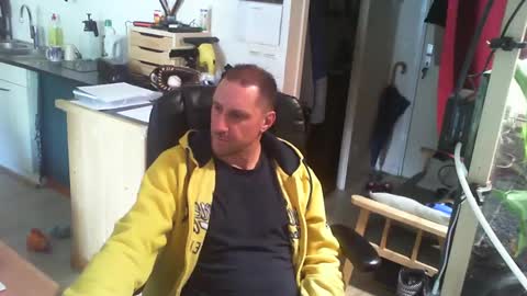 Snapshot of jef74700 chatting on 01-29-25, 10:27 Jrme online show from 01-29-25, 10:27