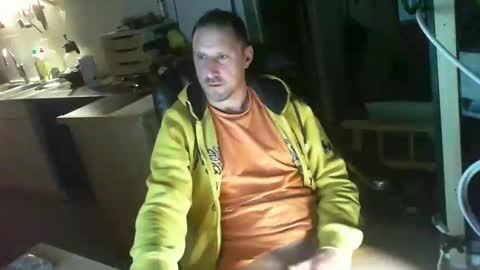 Snapshot of jef74700 chatting on 02-06-25, 05:03 Jrme online show from 02-06-25, 05:03