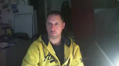 Snapshot of jef74700 chatting on 02-15-25, 03:31 Jrme online show from 02-15-25, 03:31