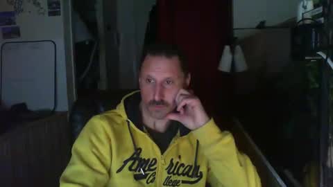 Snapshot of jef74700 chatting on 03-09-25, 05:33 Jrme online show from 03-09-25, 05:33