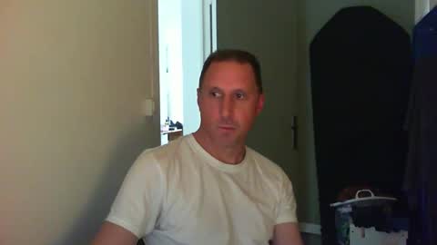 Snapshot of jef74700 chatting on 04-25-26, 10:51 Jrme online show from 04-25-26, 10:51