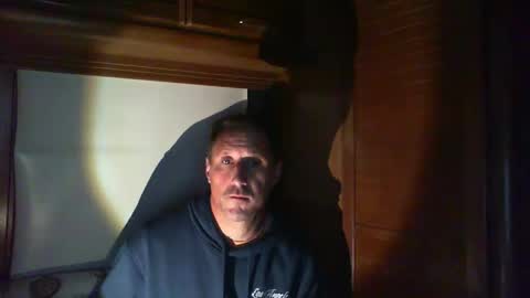 Snapshot of jef74700 chatting on 05-18-26, 04:29 Jrme online show from 05-18-26, 04:29
