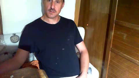 Snapshot of jef74700 chatting on 05-21-26, 06:09 Jrme online show from 05-21-26, 06:09