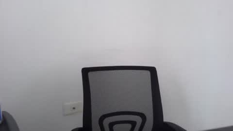 Snapshot of jeik22cm chatting on 07-19-26, 04:00 jeik22cm online show from 07-19-26, 04:00