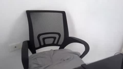 Snapshot of jeik22cm chatting on 07-20-26, 10:01 jeik22cm online show from 07-20-26, 10:01