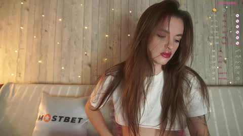 Snapshot of jelli_jennifer chatting on 01-08-25, 11:21 follow me on online show from 01-08-25, 11:21