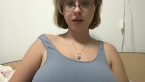 Snapshot of jelly_gum chatting on 10-05-25, 12:03 Inna online show from 10-05-25, 12:03