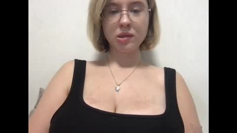 Snapshot of jelly_gum chatting on 10-24-25, 05:48 Inna online show from 10-24-25, 05:48