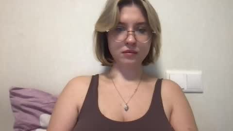 Snapshot of jelly_gum chatting on 10-31-25, 06:14 Inna online show from 10-31-25, 06:14