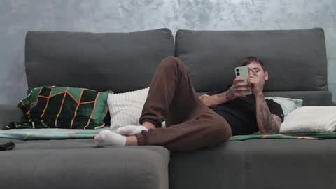 jelonym_asg2123 online show from 11-10-25, 07:35