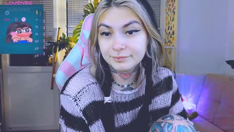 Snapshot of jelyaa chatting on 12-21-24, 01:10 Jelya online show from 12-21-24, 01:10