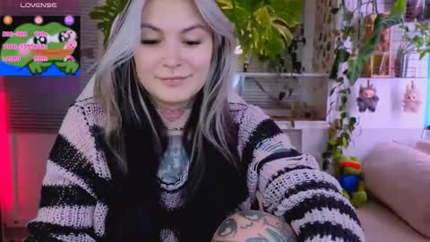 Snapshot of jelyaa chatting on 10-11-25, 01:20 Jelya online show from 10-11-25, 01:20