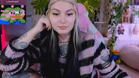 Snapshot of jelyaa chatting on 10-18-25, 11:33 Jelya online show from 10-18-25, 11:33