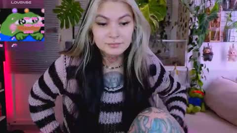 Snapshot of jelyaa chatting on 10-22-25, 01:11 Jelya online show from 10-22-25, 01:11