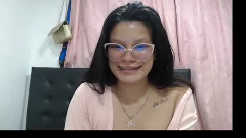 Snapshot of jem_sweet chatting on 10-19-25, 04:57 Soy Jem online show from 10-19-25, 04:57