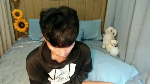 Snapshot of jemart_urnaughtboy chatting on 07-07-26, 02:43 jemart_urnaughtboy online show from 07-07-26, 02:43