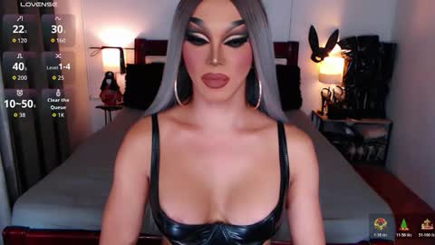 Queen Jenifer online show from 11-28-25, 05:43