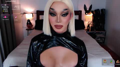 Queen Jenifer online show from 12-18-25, 06:52