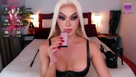 Queen Jenifer online show from 06-12-26, 11:09