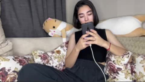 Jenifer online show from 10-11-25, 06:06