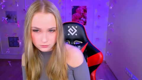 Snapshot of jeniffer_reed chatting on 05-10-26, 06:24 Jenny online show from 05-10-26, 06:24