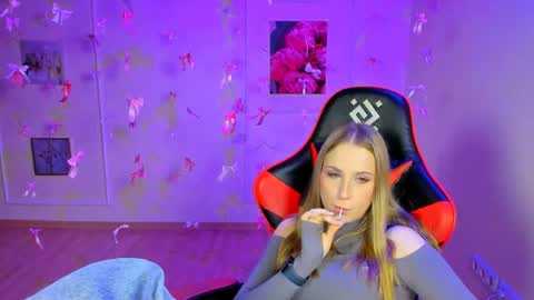 Snapshot of jeniffer_reed chatting on 05-11-26, 06:30 Jenny online show from 05-11-26, 06:30
