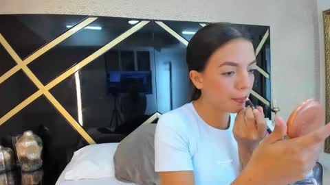 Snapshot of jenifferlopez_ chatting on 10-24-25, 05:09 Samanta online show from 10-24-25, 05:09