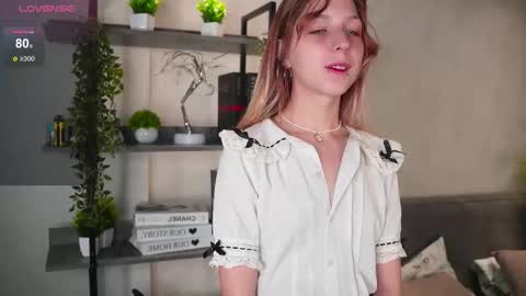 Snapshot of jeninedapinto chatting on 09-20-25, 10:16 Hi everyone my name Kira online show from 09-20-25, 10:16