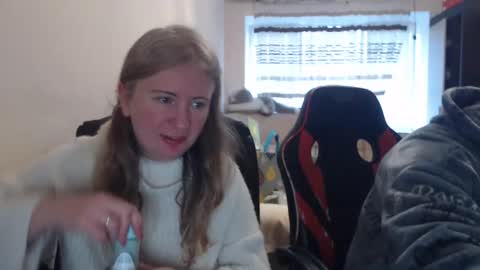 Snapshot of jenisandpeter chatting on 03-05-26, 06:42 JenisAndPeter online show from 03-05-26, 06:42