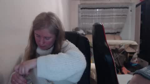 Snapshot of jenisandpeter chatting on 03-05-26, 06:59 JenisAndPeter online show from 03-05-26, 06:59