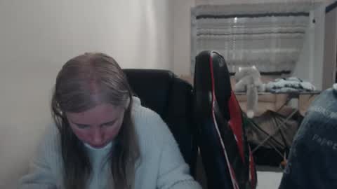 Snapshot of jenisandpeter chatting on 03-09-26, 06:34 JenisAndPeter online show from 03-09-26, 06:34